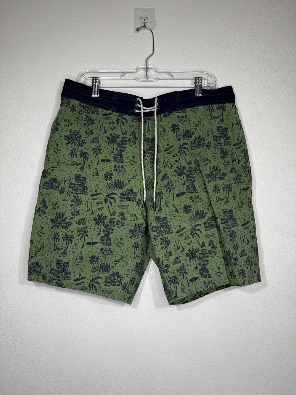 FAT FACE • Camber Beach Print Swim Shorts Large